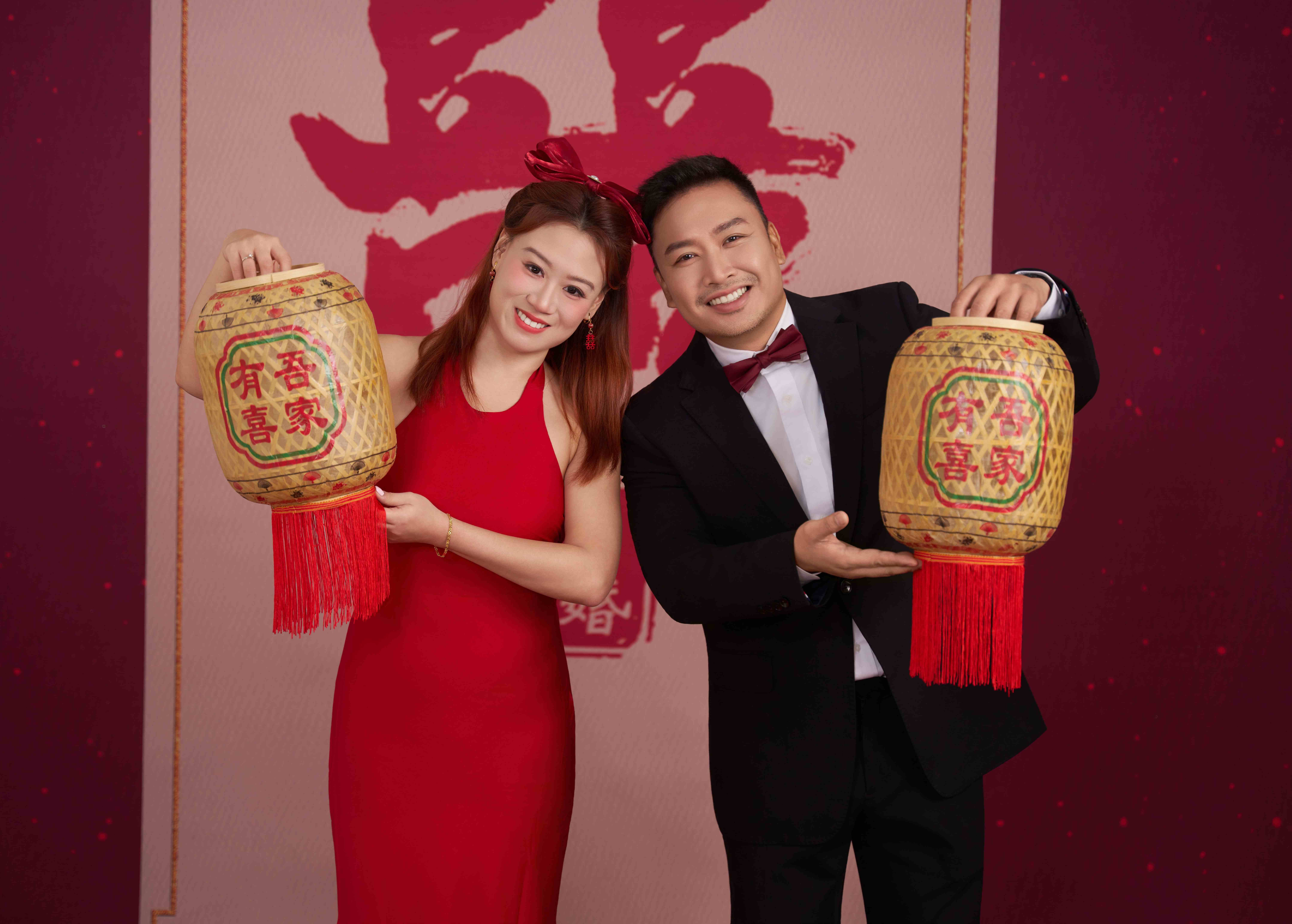 Andy & Stephanie hero (desktop)